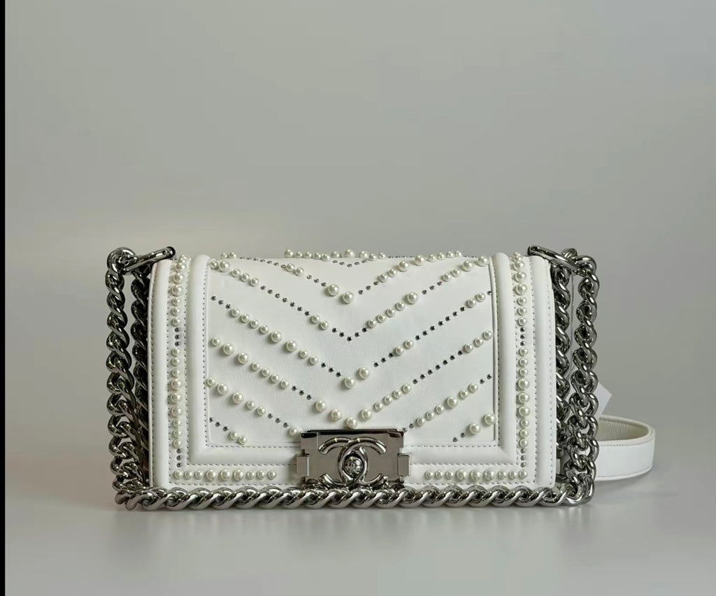 Pre-Owned Chanel LeBoy Bag Sz Small White Pearl Chevron