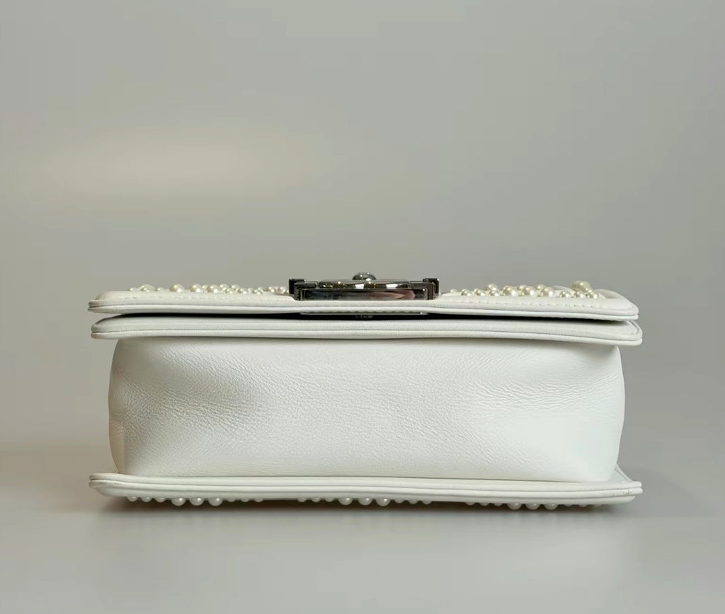 Pre-Owned Chanel LeBoy Bag Sz Small White Pearl Chevron