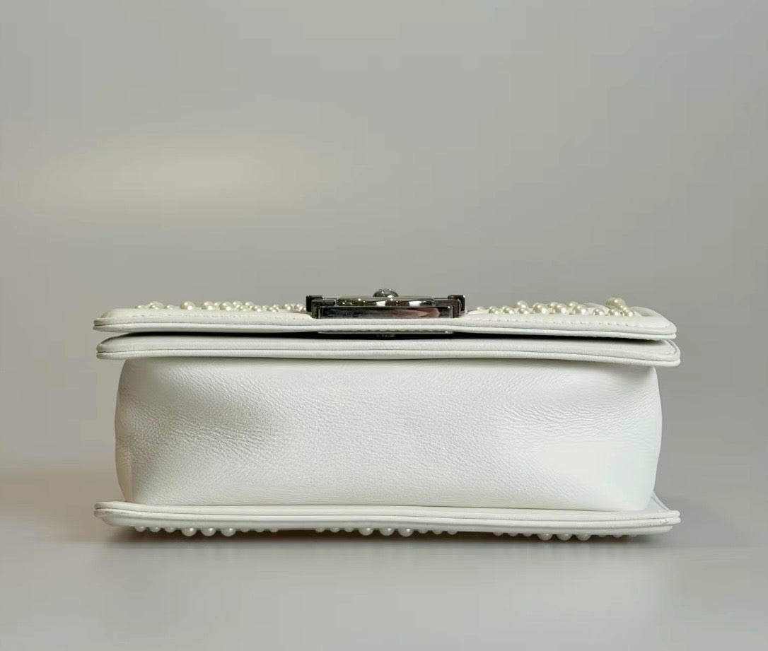 Pre-Owned Chanel LeBoy Bag Sz Small White Pearl Chevron
