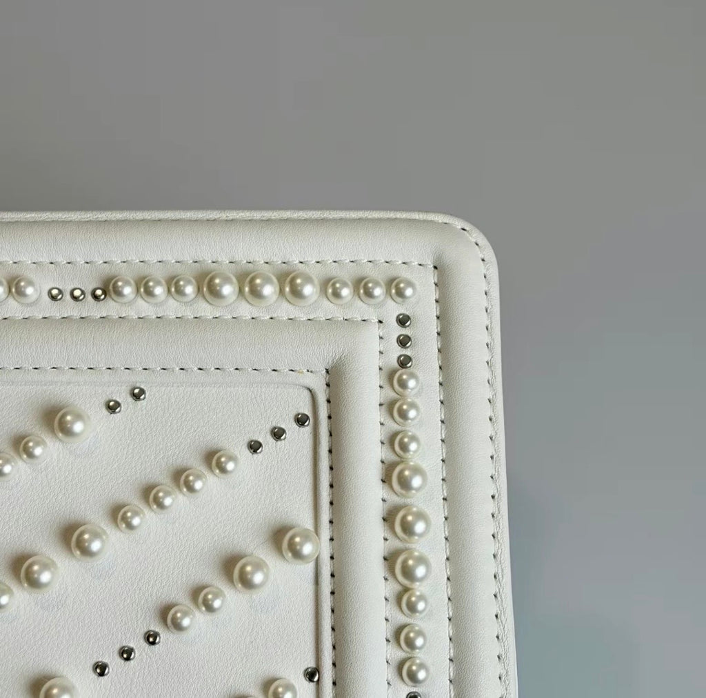 Pre-Owned Chanel LeBoy Bag Sz Small White Pearl Chevron