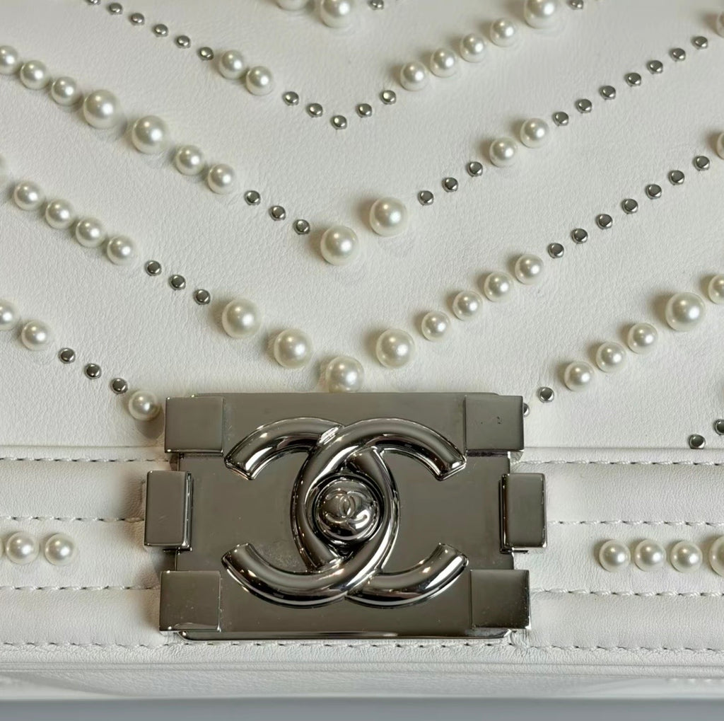 Pre-Owned Chanel LeBoy Bag Sz Small White Pearl Chevron